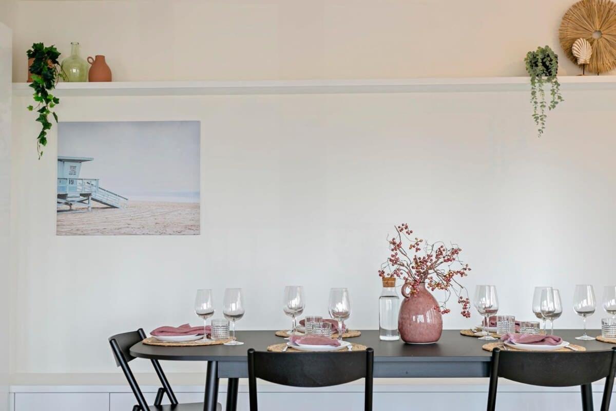 Huswell - Stylishly Refurbished With Sea View *