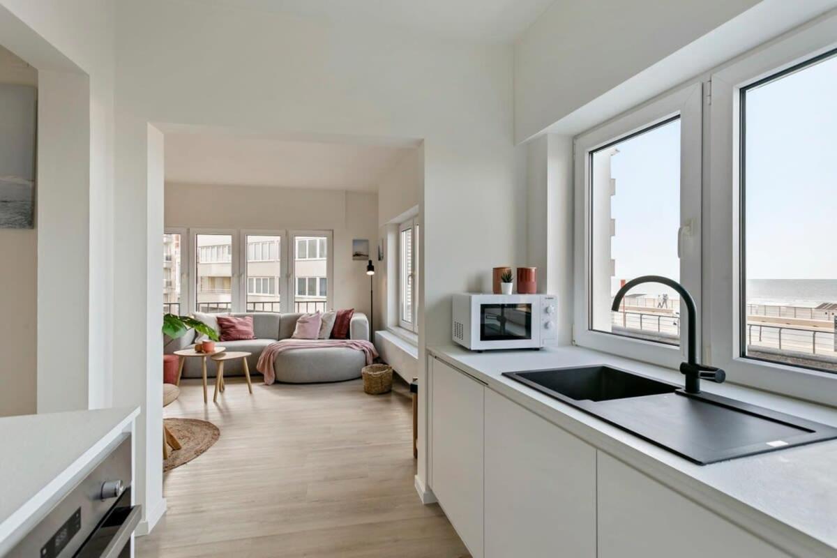 Huswell - Stylishly Refurbished With Sea View *